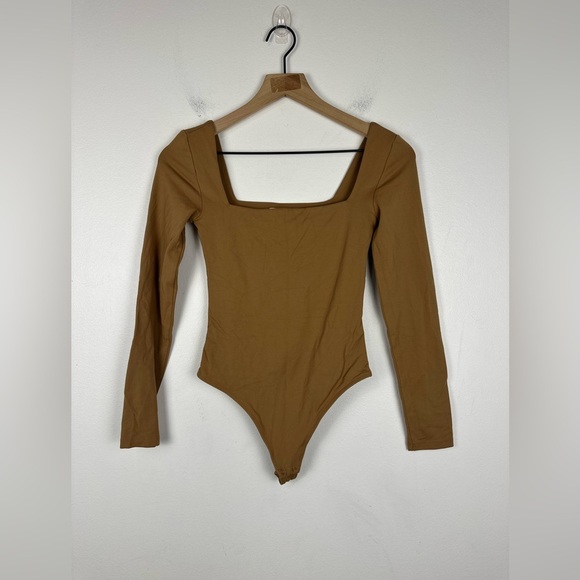 Aritzia Babaton Original Contour Squareneck Bodysuit Women’s Sz S - Picture 1 of 6